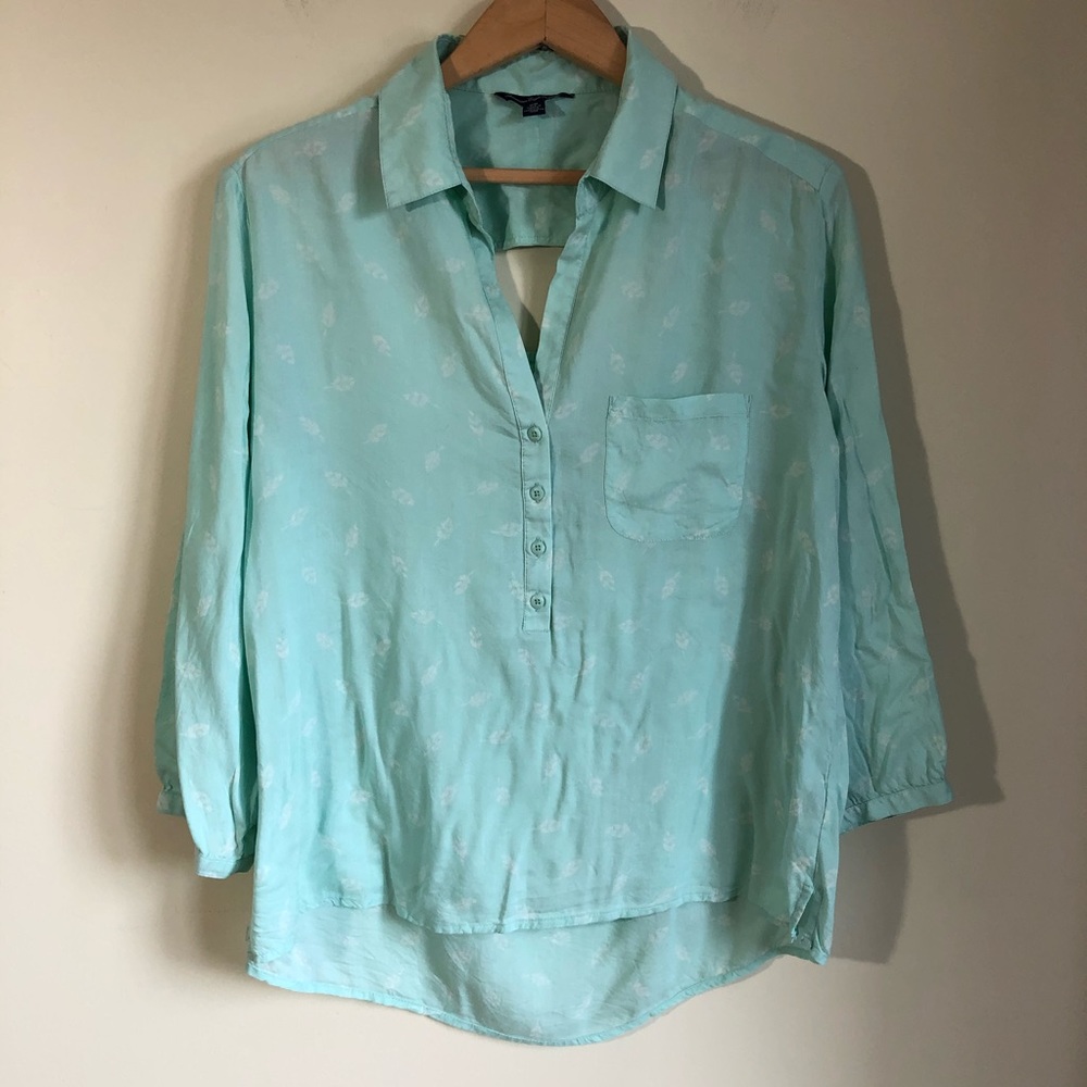 3/$30💚AEO American Eagle mint green keyhole blouse shirt top size medium